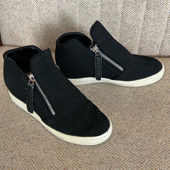 Steve Madden High-Top Sneakers with Zipper - Picture 2 of 5